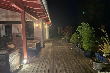Exklusiver Bungalow mit Garagen und Kellergewölben