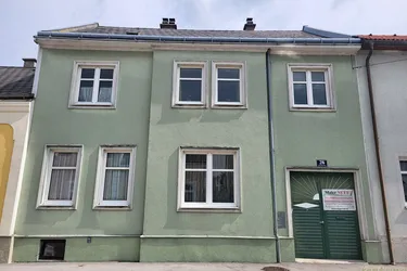 Renovierungsbedürftiges Stadthaus in St. Pölten: 5 Zimmer, Garten &amp; Stadtblick!