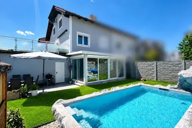 Doppelhaushälfte in ruhiger Wohnstraße mit Garten und Pool!