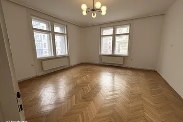 Stilvolle Altbauwohnung – eine Rarität mit Gestaltungsspielraum