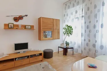 Modernisierte 2-Zimmer-Wohnung am Kaisermühlendamm