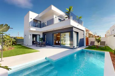 Wunderschöne Luxusvilla mit eigenem Pool in privater Golfanlage