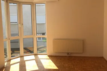 Helle 3-Zimmer-Wohnung mit Tiefgaragenstellplatz in zentraler Lage von Baden