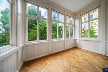 Altbaucharme mit Veranda: 3,5-Zimmer mit Grünblick nahe Währinger Park