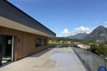 Repräsentative Praxis-/Bürofläche im DG – ca. 315 m² mit Terrassen – Neubau Edelrohbau