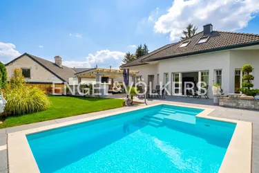 Exklusives Anwesen in Ernstbrunn mit 390 m² Wohnfläche, Terrasse, Pool, Lounge und Kamin – stilvoller Rückzugsort im Weinviertel nahe Wien