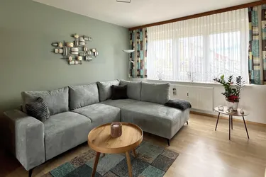 Traumhafte 4-Zimmer Wohnung mit Loggia und Grünblick