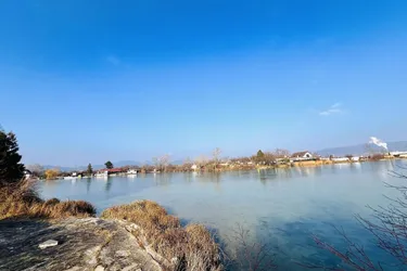 Top Seegrundstück in 2500 Baden
