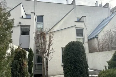 Avantgarde mit Garten, Terrasse, 6 Zimmer plus Keller