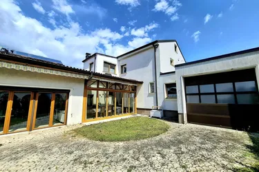 Super Liegenschaft: 6 Zimmer, Pool, Wintergarten und Garage – Ihr neues Zuhause!
