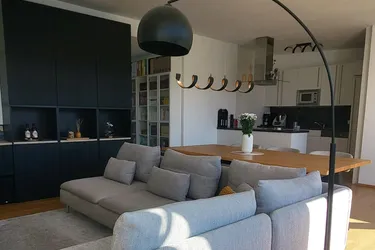 Helle Dachgeschosswohnung mit großzügiger Terrasse - provisionsfrei