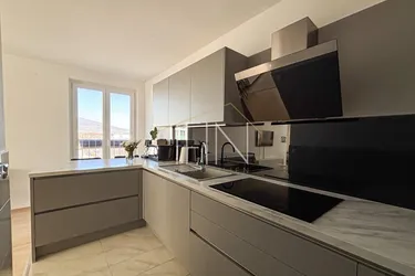 Exklusive 3-Zimmer-Wohnung mit Garage, Panorama-Ausblick &amp; Designer-Küche in begehrter Wohnruhelage in Baden!