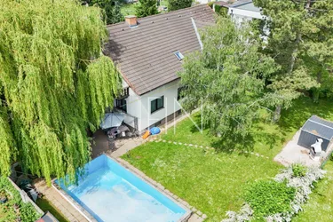 Mehrfamilienhaus mit separaten Eingängen, großem Garten und Pool (Nähe Bahnhof Silberwald)!