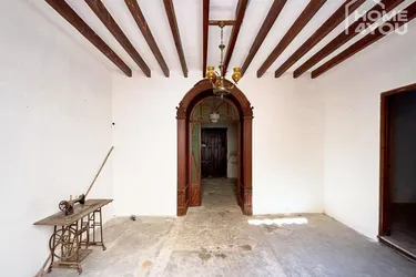 Imposantes Stadthaus mit Bauprojekt, 343 m², 5 SZ, 2 Bäder, Pool, Garten Terrassen, Zisterne, HWR