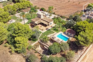 Exklusive Finca mit Vermietlizenz, 454m², Pool + Haus, 4 SZ, 4 Bäder, 7.200m², Brunnen, Terrasse, TG