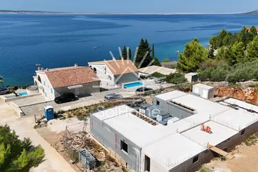 Elegante dalmatinische Villa nur 50 m vom Meer entfernt – Nähe Zadar
