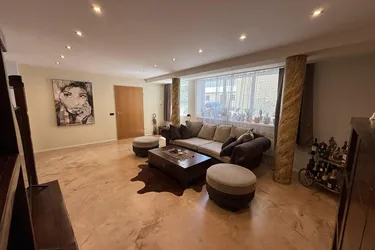 Zentral &amp; Vielfältig – Großzügige 4-Zimmer-Wohnung in Gmunden!
