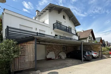 Mehrfamilienhaus in sonniger Grünruhelage in Gmunden – 3 Wohneinheiten, Carport, Garten &amp; Bergblick!