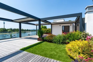 Lebensqualität auf höchstem Niveau! Penthouse mit über 400 m² Fläche zum Leben &amp; Genießen in Bestlage an der Alten Donau – unverbaubarer Blick aufs Wasser inklusive!