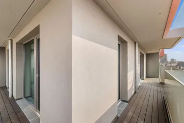 ERÖFFNUNGSANGEBOT: 2 Monate mietfrei wohnen - 2-Zimmer Wohnung Large (möbliert) mit Zugang zu Fitness, Co-Working, Dachterrasse, Kinoraum
