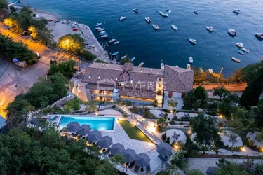 Opatija, erste Meerreihe, Wohnung 132 m2, mit Garten 166 m2