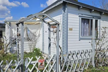 Charmantes Gartenhaus mit großer Terrasse am Campingplatz Kohlhofmühl in Neusiedl