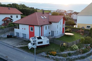 NEUER PREIS - Großzügiges Einfamilienhaus - saniert, zukunftssicher und energieeffizient