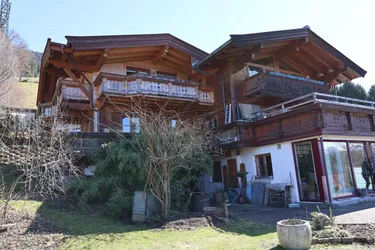 Wohnhaus mit Weinkeller in ruhiger Lage von Oberndorf in Tirol, mit Blick auf den Wilden Kaiser