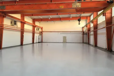 Moderne Lagerhalle mit Portalkränen 900m² in Asten