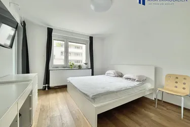 Vollrenovierte 4-Zimmer-Wohnung vor der U-Bahn Station U6 Dresdnerstraße