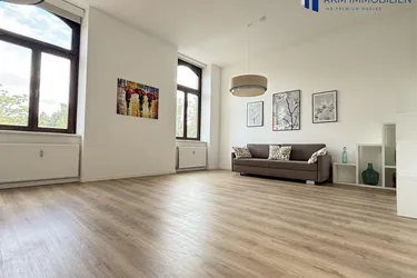 Helle, hochwertige Altbauwohnung mit Lift – ideal als Wohnung, Büro oder Praxis