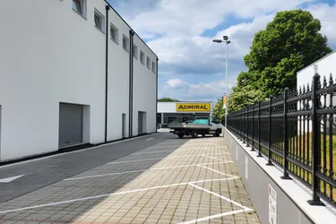 Gewerbehalle * automatisches Rolltor * 2 KFZ Abstellplätze*