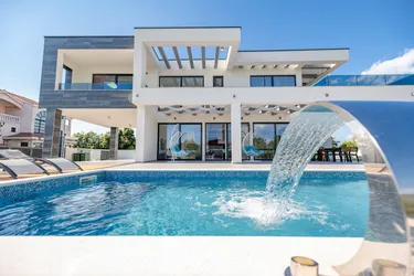 ZATON - Modern designte Luxusvilla mit Pool