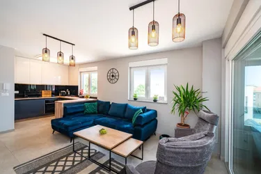ZATON - Moderne Wohnung mit Terrasse und Whirlpool