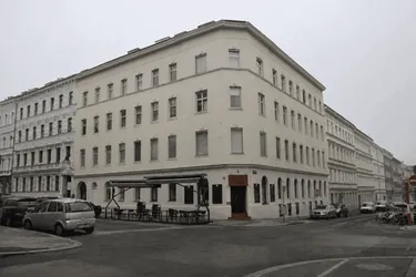 Provisionsfrei - Entwicklungspotential im Dachgeschoss einer Gründerzeitliegenschaft in 1160 Wien
