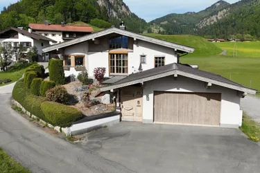 Landhaus mit traumhaftem Natur- und Bergblick in Sonnenlage von Kössen