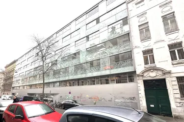 Helles Büro mit großzügiger Terrasse!