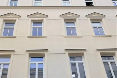Nähe Mariahiferstrasse I Wunderschönes Zinshaus in bester Lage mit Rohdachboden -- Perfekt auch für Eigennutzer