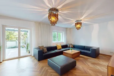 Perfect Safe Place! - Elegante High-End-Villa mit herrlichem Garten, Pool und viel Platz ...auch für einige Autos...