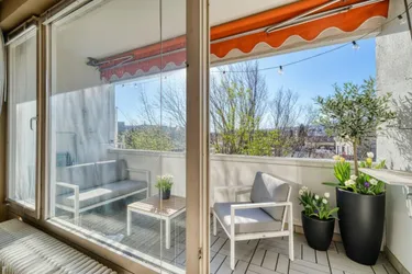 *Sonnige 5,5 Zimmer Wohnung mit 2 Eingängen, 2 Loggien und Garagenbox - Uneinsehbar mit Fernblick