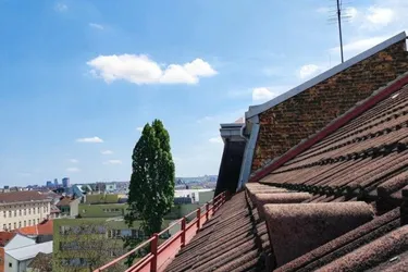 Nähe Mariahiferstrasse I Rohdachboden und wunderschönes Zinshaus mit 8 Wohnungen in bester Lage -- Perfekt auch für Eigennutzer