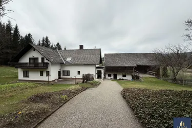Ruhig gelegenes Wohnhaus mit modernem Zubau
