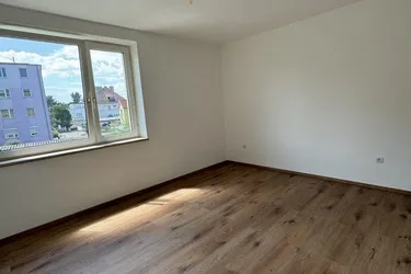 Attraktive Kapitalanlage: Vermietete, helle 2-Zimmer-Wohnung mit idealer Raumaufteilung