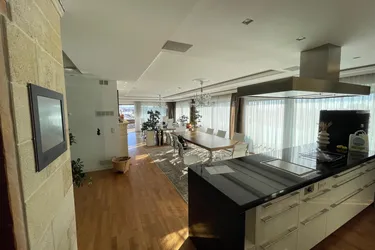  Exklusives Penthouse mit Schlossbergblick und Wellness-Oase