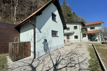 Traumhaftes Einfamilienhaus in Grimmenstein – vollrenoviert, Balkon, Garage &amp; extra Werkstatt!