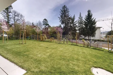 Einzigartige Gartenwohnung: 3 Zimmer, 3 Terrassen und großer Eigengarten - floé 225