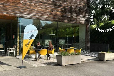 Sharing Desk im Open Space Coworking Impulszentrum BREGENZERWALD