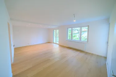 Wohnen im Grünen: Kernsanierte 3-Zimmer-Wohnung mit Balkon und Loggia!