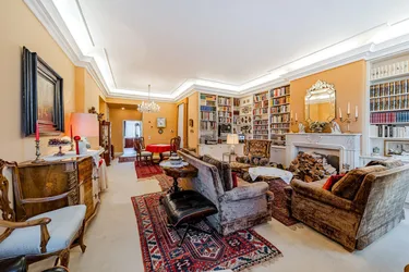 Altbaujuwel mit 500 m² Gemeinschaftsgarten und Garage