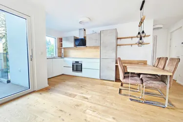 Elegante Neubauwohnung (Bj. 2020) mit 2 separat begehbaren Schlafzimmern und Balkon